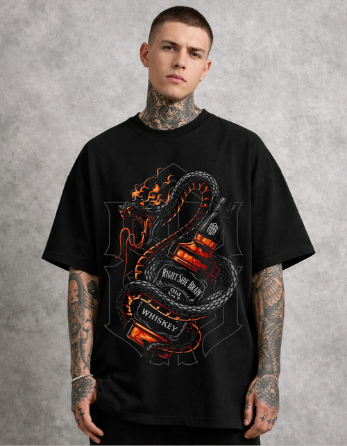 Oversized - T-shirt with artistic composition