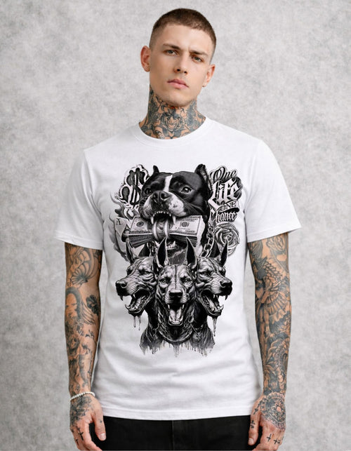 Tricou cu un concept vizual distinctiv